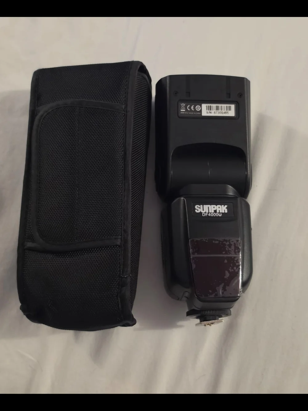 Flash - Sunpak DF4000U Black On-Camera Flash with Protective Case